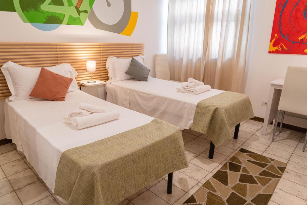 Bed & Bike Ferrara Bed & Breakfast Bagian luar foto