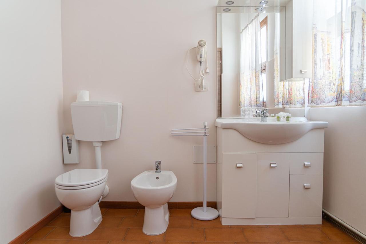 Bed & Bike Ferrara Bed & Breakfast Bagian luar foto